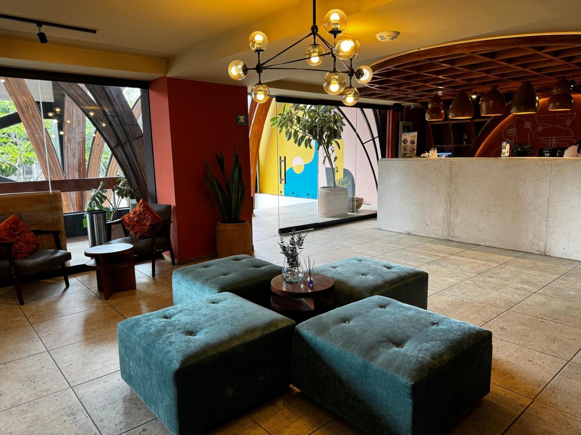גואדלחארה Hotel Ola Chapultepec מראה חיצוני תמונה
